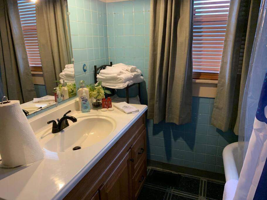 Comfortable 2-Bdrm Spacious Home With Wifi & Patio Indianapolis Bagian luar foto