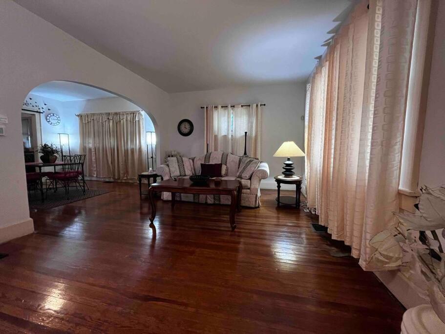 Comfortable 2-Bdrm Spacious Home With Wifi & Patio Indianapolis Bagian luar foto