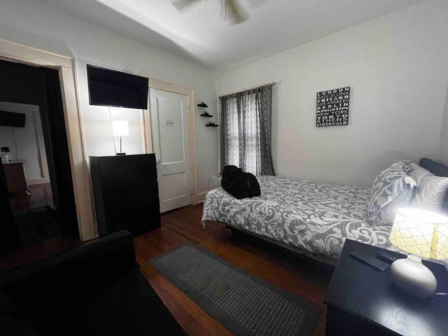 Comfortable 2-Bdrm Spacious Home With Wifi & Patio Indianapolis Bagian luar foto