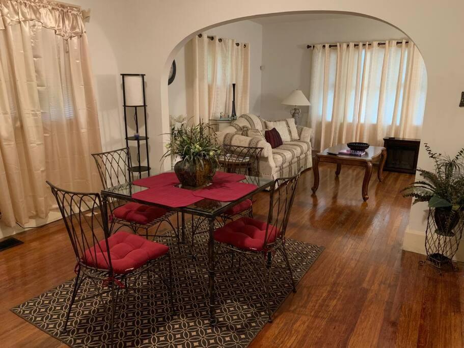 Comfortable 2-Bdrm Spacious Home With Wifi & Patio Indianapolis Bagian luar foto