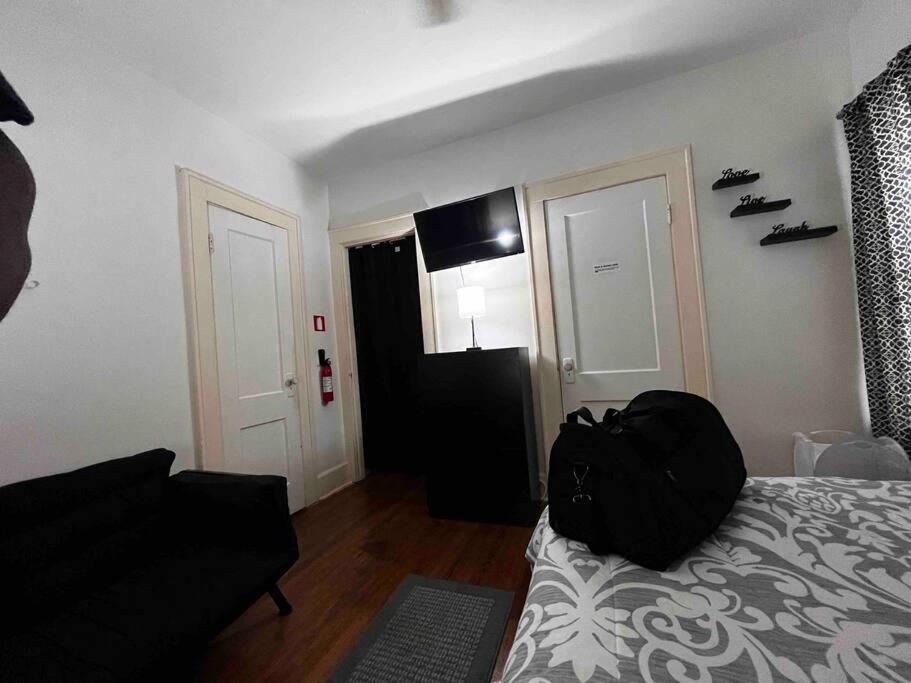 Comfortable 2-Bdrm Spacious Home With Wifi & Patio Indianapolis Bagian luar foto