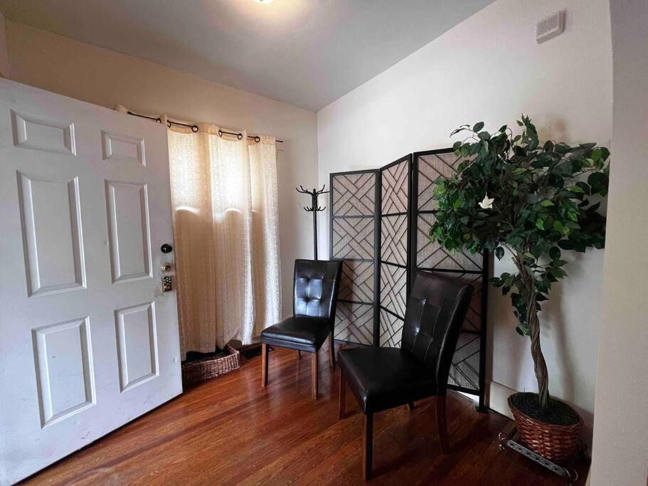 Comfortable 2-Bdrm Spacious Home With Wifi & Patio Indianapolis Bagian luar foto