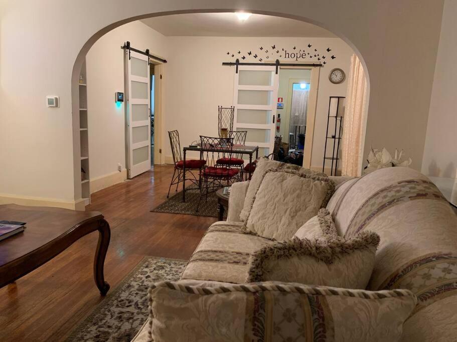 Comfortable 2-Bdrm Spacious Home With Wifi & Patio Indianapolis Bagian luar foto